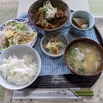 ごはん家 - もつ煮定食（麺･ドリンク付）　1,000円