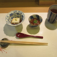 ひろ作 - 胡麻豆腐、イクラとなめこと蕎麦の実のお浸し