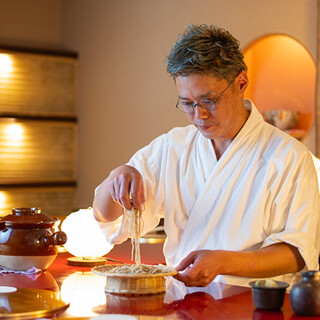 Enjoy a special dish prepared by the owner, who has been working with soba sincerely for many years.