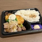 ポプラ - 料理写真:チキン南蛮＆一口焼肉弁当(\698)