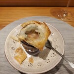 西麻布 清水 - 滋賀県琵琶湖産の鼈のパイ焼き～焼き葱とくこの実、松の実、八色椎茸と鼈の実入り