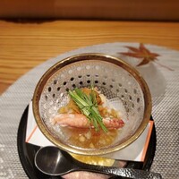 西麻布 清水 - 北海道産の毛蟹とバフンウニと牡丹海老～長芋の土佐酢ジュレ（ぎやまん）