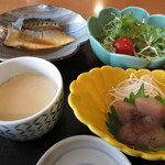 大黒屋 - サバの味噌煮・ふくらぎの刺身・茶碗蒸し