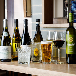 Carefully selected cheap and delicious wines! Don't miss the great deals on all-you-can-drink after 9pm.