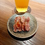 ツタ子の酒場 - 白カビサラミ 480円