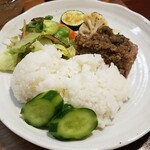 キッチン ブルー グローブ - ２度目のご飯、サラダ、お新香を乗せます