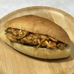 とらやベーカリー - タンドリーチキンサンド 480円