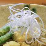 小来川 山帰来 - 中央には湯波の刺身♪。