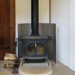 小来川 山帰来 - 薪ストーブも、