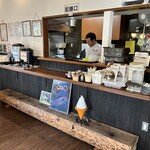 オアシスなんもく - 店内カウンター席から厨房