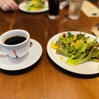 パージナ イタリアン ファイアワークス プラス カフェ ～薪焼きイタリアンとワイン～ - ホットとサラダ