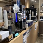 青海珈琲 - 内観　コーヒーメーカーのスペース