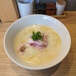 らーめんMAIKAGURA - 白ﾄﾘｭﾌｵｲﾙ香る鶏白湯麺∶1260円