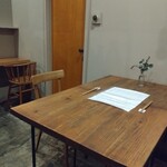 ツムギ キッチン - テーブル席