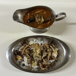 かれーの店 うどん  - きのこの叫びチーズ入り