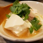 だれやめや - みやざき地頭鶏と山芋の湯豆腐 ☆こんなに旨い湯豆腐は初めてかも❗