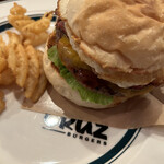 CRUZ BURGERS & CRAFT BEERS - 