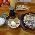 お好み焼花 - 料理写真:お好み焼き 豚玉・玉子かけご飯