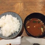 ツムギ キッチン - ご飯、赤だし