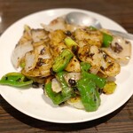 中華食堂 チリレンゲ - 甲イカの豆豉炒め