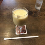 カフェ・バール こうべっこ - 普通に美味しいミックスジュースです♪600円、林檎やバナナジュースなら500円