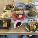シーズンズレストラン 壱之壱 - 薩摩揚げ二種、信田巻き煮、ヒラス之塩焼き、地元浅草のお漬物、大学芋、ホタテのお造り他（＾∇＾）