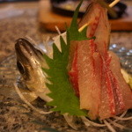 黒ひげ - アジの刺身