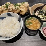 八重洲 天ぷら串 山本家 - かしわ天の定食1200円 卵の天ぷら付き　ご飯お代わり自由なので、卵天丼とかしわ天丼が別々に楽しめます。