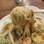 太楼 - やきそばの麺のリフトアップ