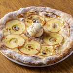 <PIZZA>Honey pizza with apple and mascarpone