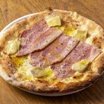 pizza bacon camembert