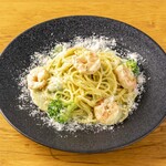 Herb shrimp and broccoli with basil cream sauce