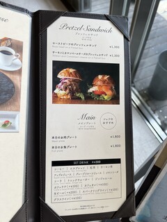 347CAFE＆LOUNGE - 最安値のローストビーフのプレッツェルサンドにする。