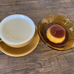 RET COFFEE - おとなプリンなのに、子どもプリンの様にチビッコ(°▽°)