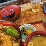 天ぺい - 小皿に乗った漬物