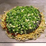 おはら - 広島焼き(大 1,200円)
ねぎのせ(+300円)