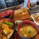 天ぺい - 麩とワカメ、小ネギの味噌汁