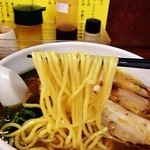 喜奴屋 - 中太麺。