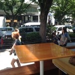 モントーク - 店内から外を見た様子