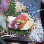 Sashimi Washoku Asahiya - 水なすに本マグロ刺身を合わせて食べる