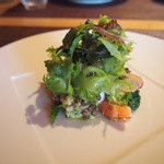ラ ターブル ド カフェ ゾウ - 前菜：海老・クスクス・レンズ豆のサラダ