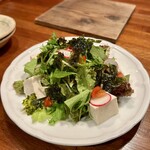 虎壱精肉店 - 島豆腐の韓国風サラダ
