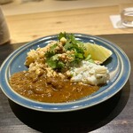 ひがしやま 司 - 牛すじのヴィンダルー（インドカレー）ライム　