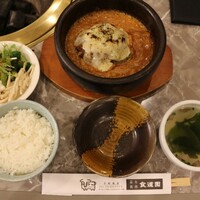 川崎名物 炭火焼肉 食道園 - 平日数量限定煮込みハンバーグランチ