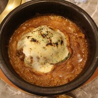 川崎名物 炭火焼肉 食道園 - 煮込みハンバーグ