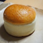 ベーカリー&カフェ アイニー - 料理写真:ブリュレクリームパン