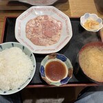 Marumitsu Shokudou - ホルモン定食
