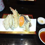 やっちろ - 右一番下、何時ものようにエリンギかと思ったら、松茸の天麩羅でしたです食べた途端口の中に香りと旨味が◉⁠‿⁠◉