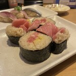 Sushi Maru Tatsu - はみ出しとろタク