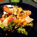 osteria LIU - 私の一皿目　海の幸のサラダ仕立て　ウニ、たこ、ほたて、えび、いくらetc 宝石箱のような海の幸